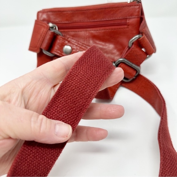 SPIKES & SPARROW RED LEATHER WAIST BAG WITH BUCKLE/FANNY PACK - Picture 11 of 15